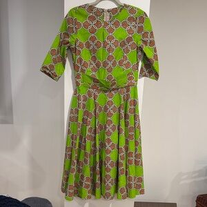 Boutique Green Retro Print Dress – Fit & Flare Mid-Length. Tag is missing.